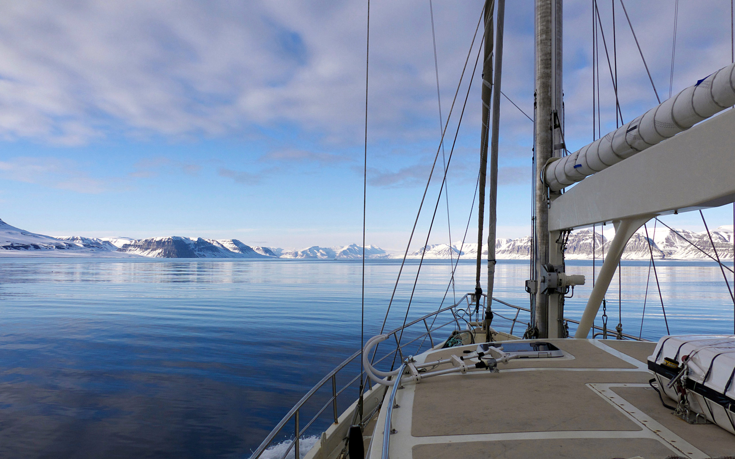 Heliski-Russia-Archipel-Svalbard-1-scaled