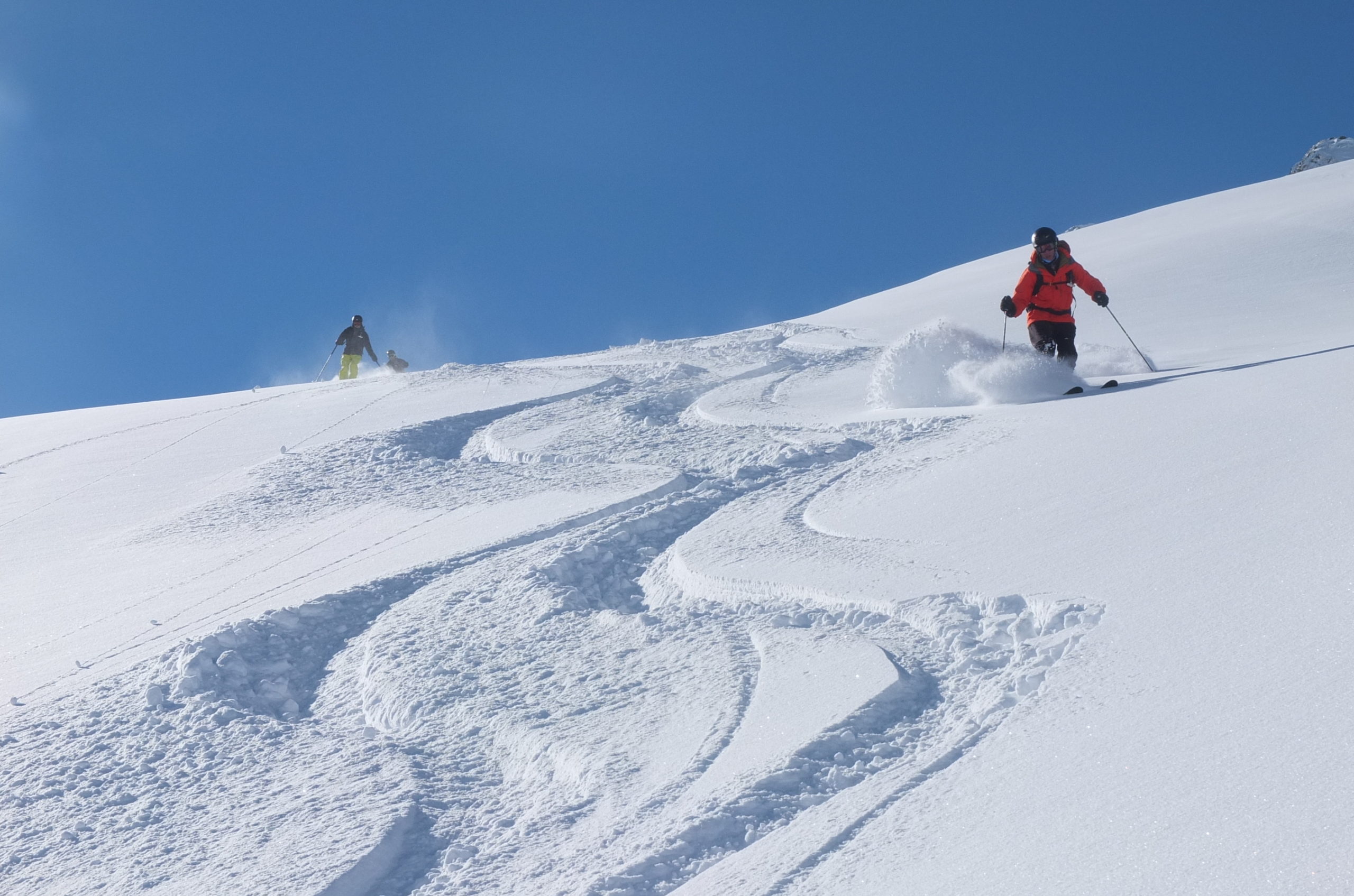 Heliski-Russia-Pyrenees-4-scaled