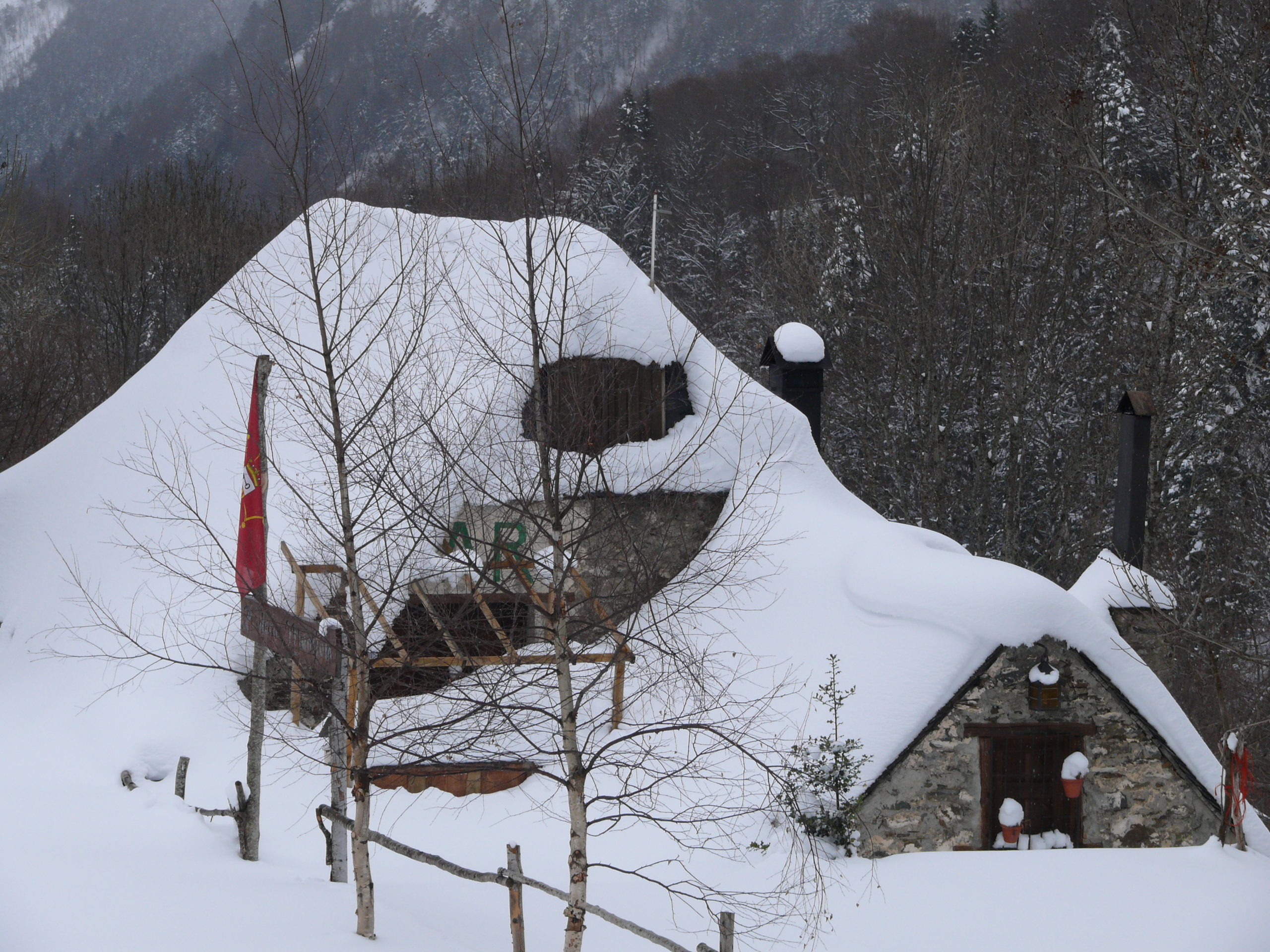 Heliski-Russia-Pyrenees-7-scaled